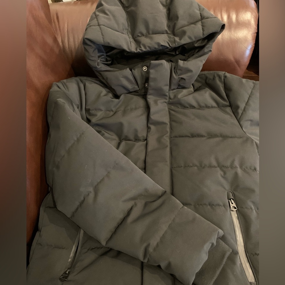 My 16 year old has outgrown this jacket. Mint condition 9.5/10.